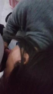 给同事饮料里滴了两滴，3分钟脱裤子